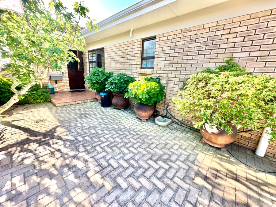 4 Bedroom Property for Sale in Fraaiuitsig Western Cape